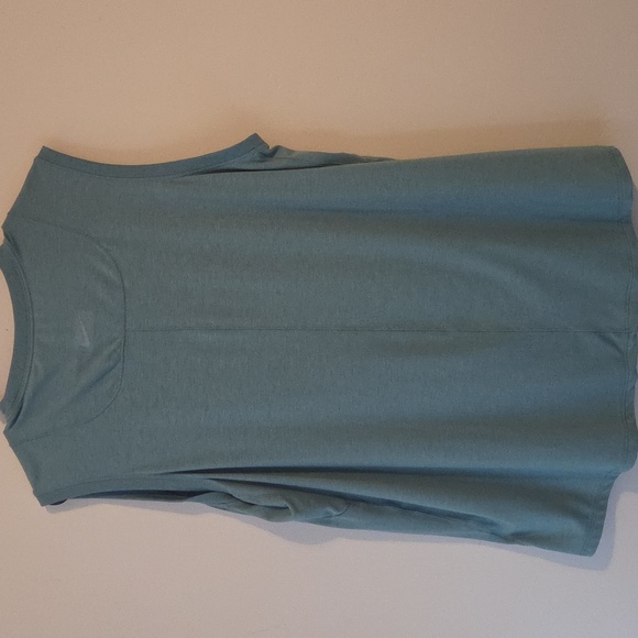 Nike Loose Workout Tank - Picture 2 of 4